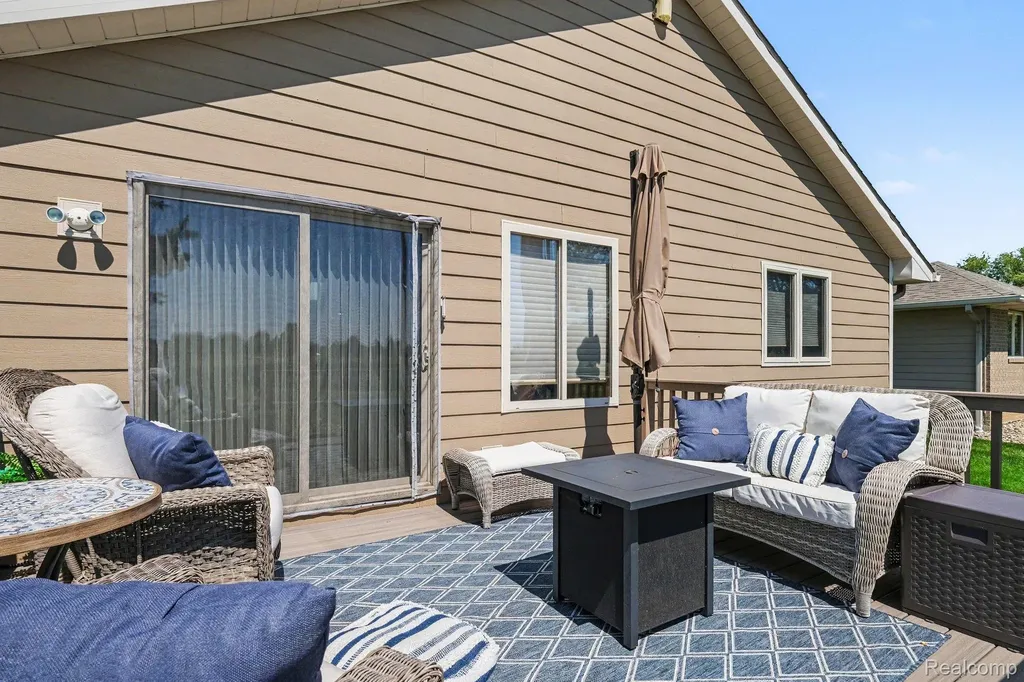 28 Millpond Trail Saginaw Charter Township MI 48603