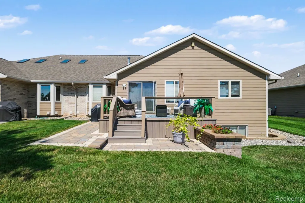 28 Millpond Trail Saginaw Charter Township MI 48603