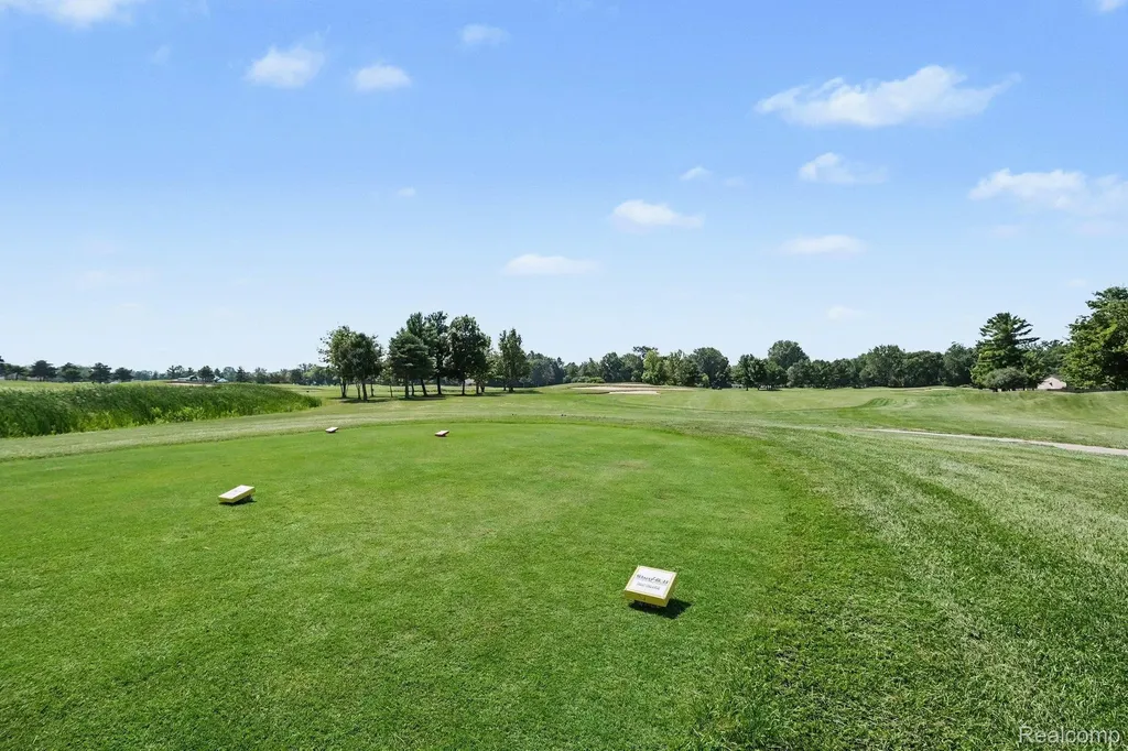 28 Millpond Trail Saginaw Charter Township MI 48603
