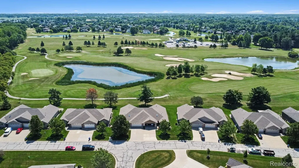 28 Millpond Trail Saginaw Charter Township MI 48603