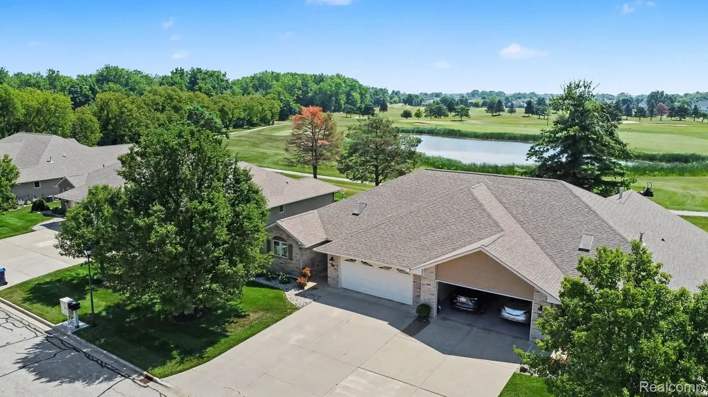 28 Millpond Trail Saginaw Charter Township MI 48603