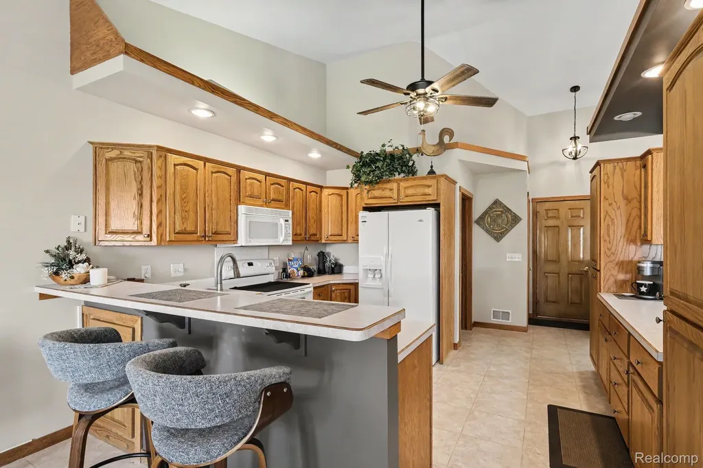 28 Millpond Trail Saginaw Charter Township MI 48603