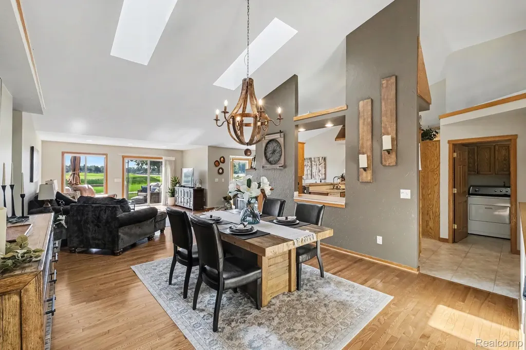 28 Millpond Trail Saginaw Charter Township MI 48603