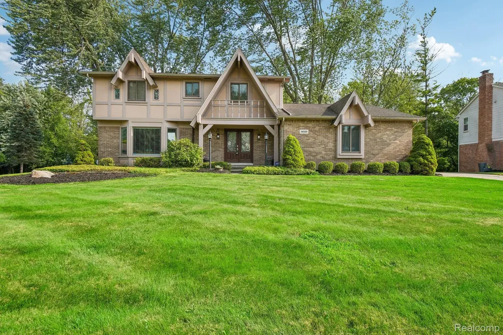 36339 Parklane Circle Farmington Hills City MI 48335