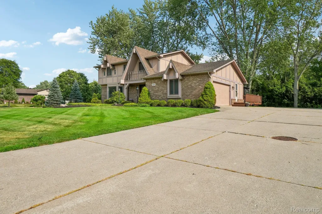 36339 Parklane Circle Farmington Hills City MI 48335