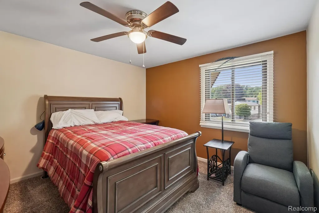 36339 Parklane Circle Farmington Hills City MI 48335
