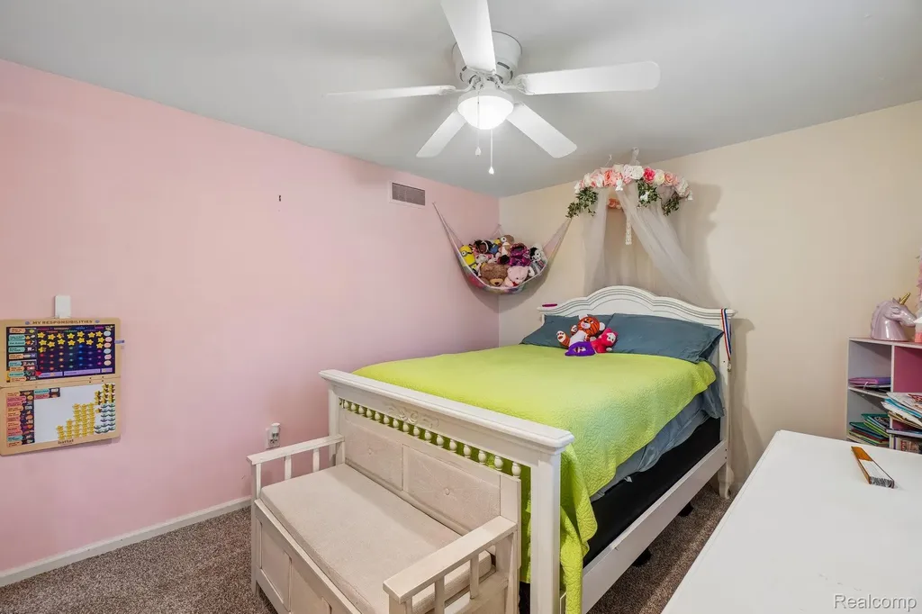 36339 Parklane Circle Farmington Hills City MI 48335