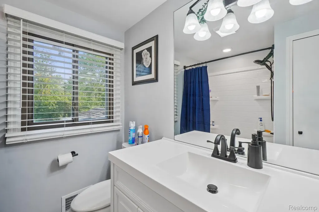 36339 Parklane Circle Farmington Hills City MI 48335