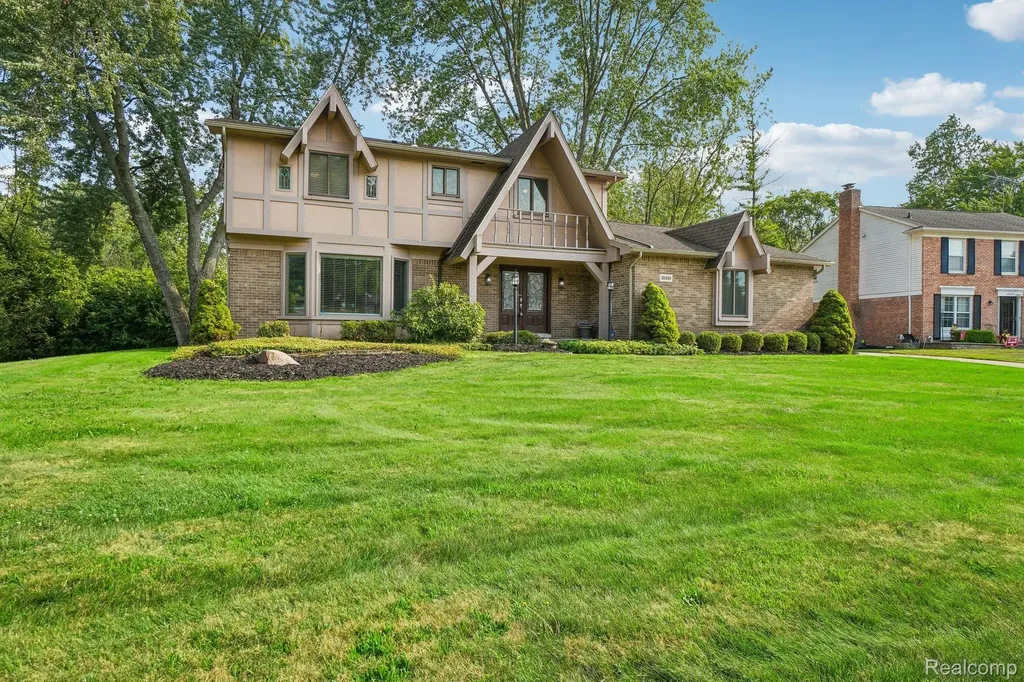 36339 Parklane Circle Farmington Hills City MI 48335