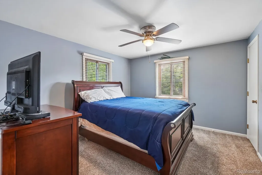 36339 Parklane Circle Farmington Hills City MI 48335