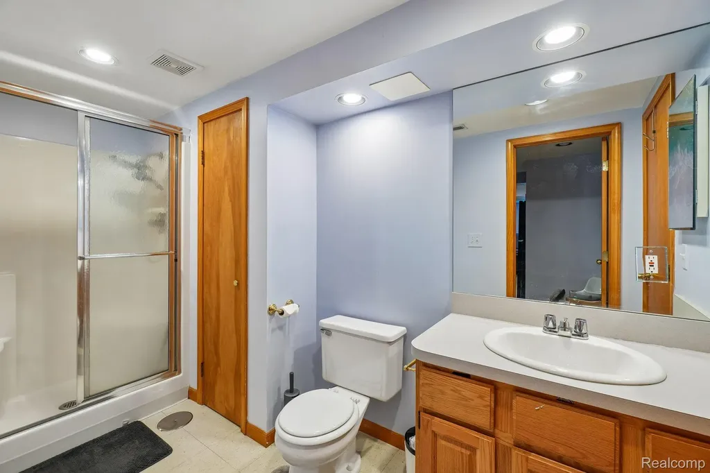 36339 Parklane Circle Farmington Hills City MI 48335