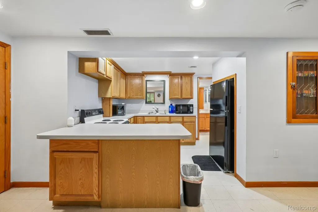 36339 Parklane Circle Farmington Hills City MI 48335