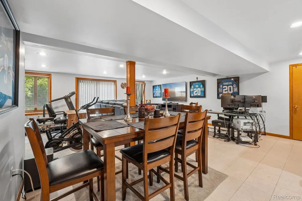 36339 Parklane Circle Farmington Hills City MI 48335