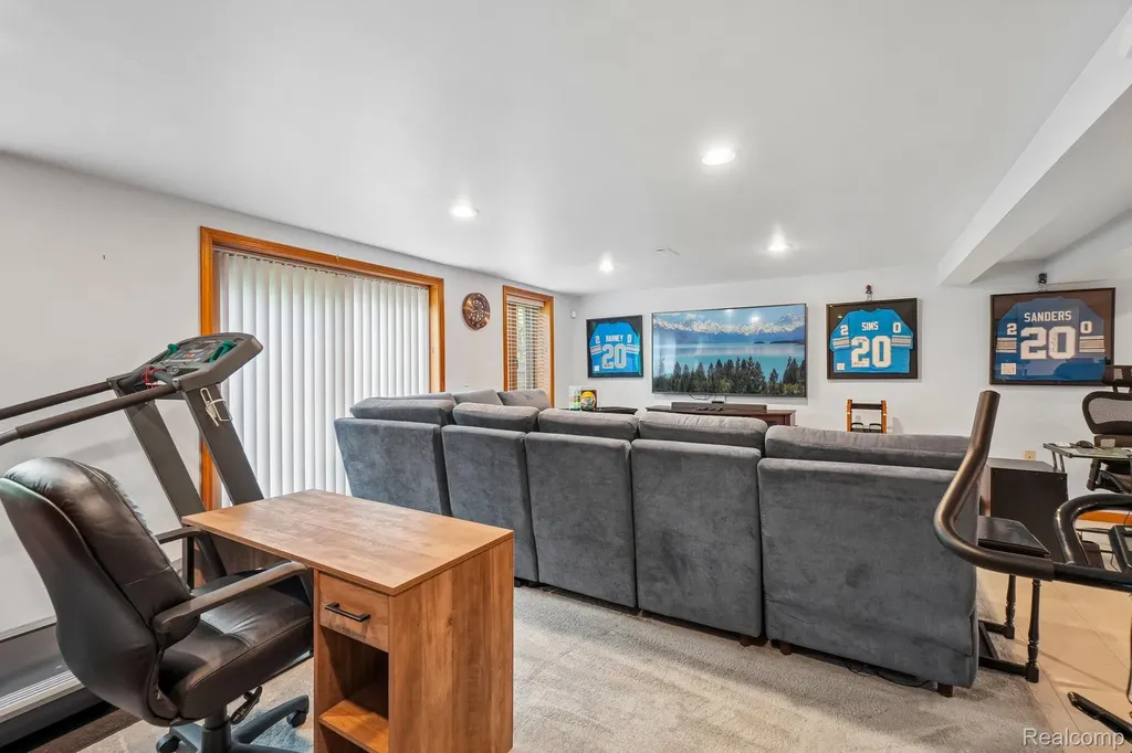 36339 Parklane Circle Farmington Hills City MI 48335