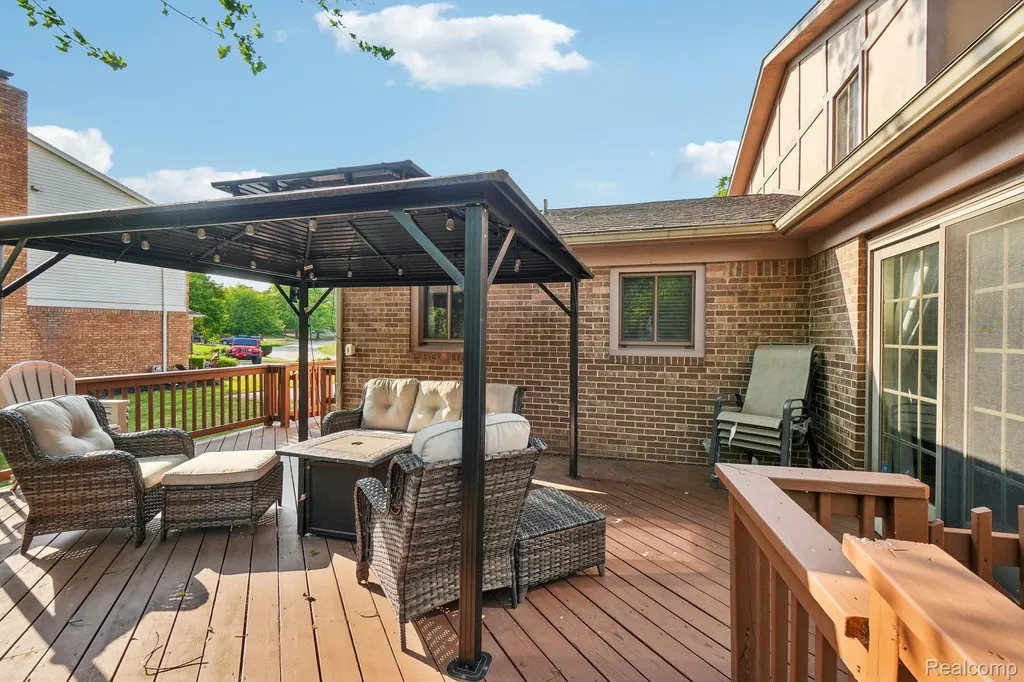 36339 Parklane Circle Farmington Hills City MI 48335