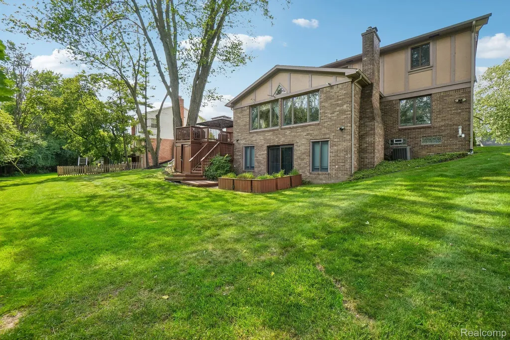 36339 Parklane Circle Farmington Hills City MI 48335