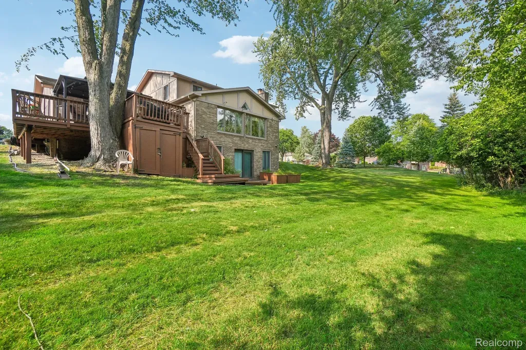 36339 Parklane Circle Farmington Hills City MI 48335