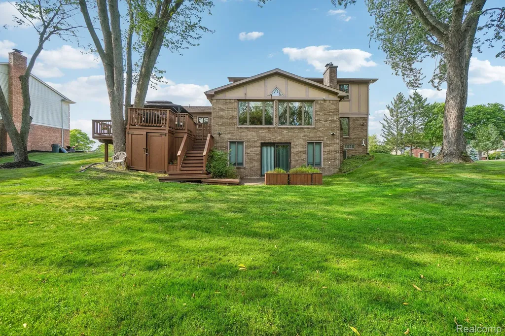 36339 Parklane Circle Farmington Hills City MI 48335