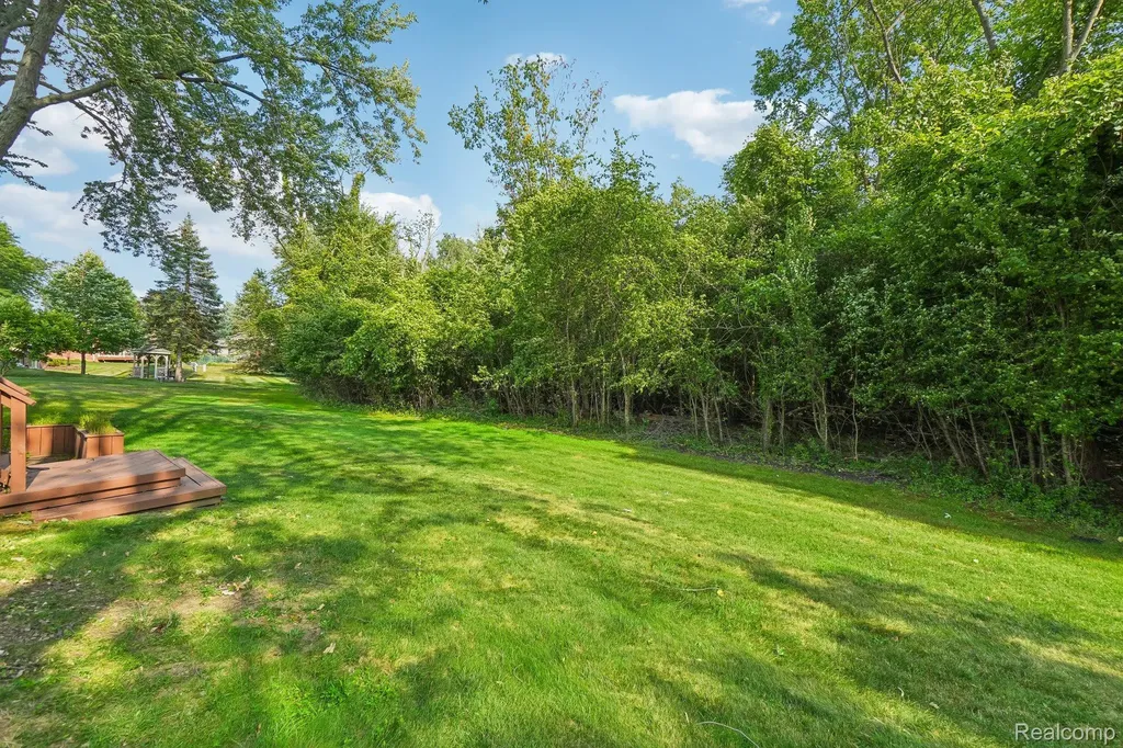 36339 Parklane Circle Farmington Hills City MI 48335