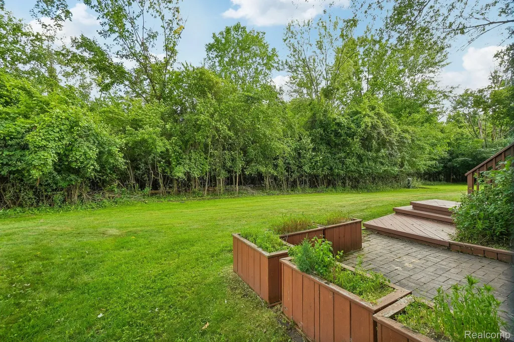 36339 Parklane Circle Farmington Hills City MI 48335