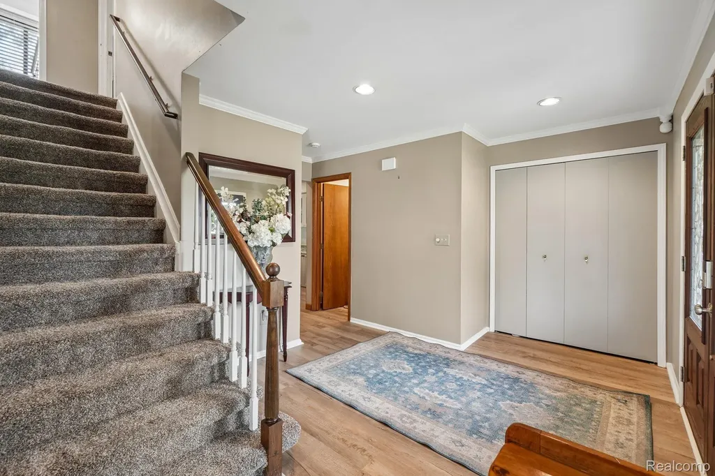 36339 Parklane Circle Farmington Hills City MI 48335