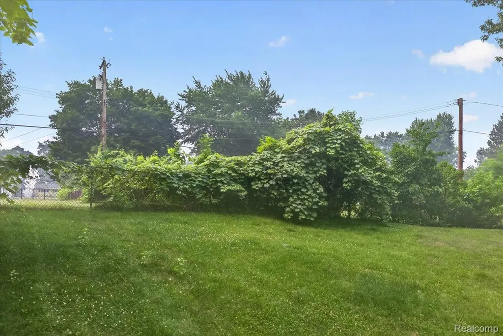 3872 Queensbury Road Orion Charter Township MI 48359