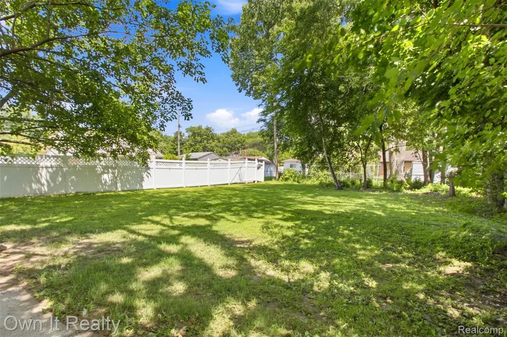 23700 Marlow Street Oak Park City MI 48237