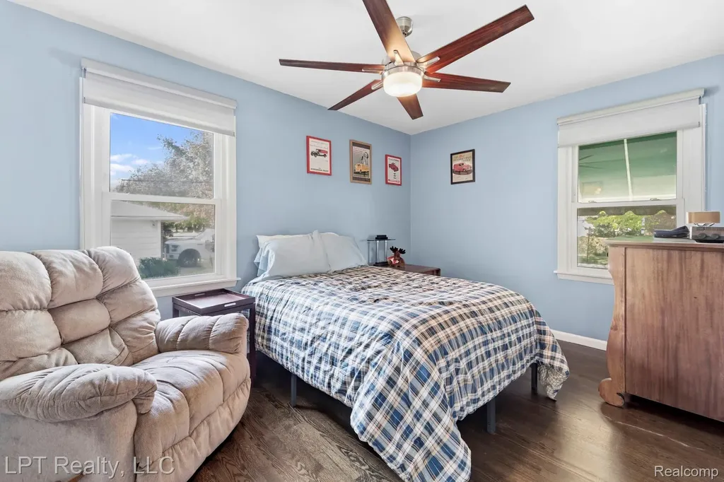 16847 Philomene Boulevard Allen Park City MI 48101