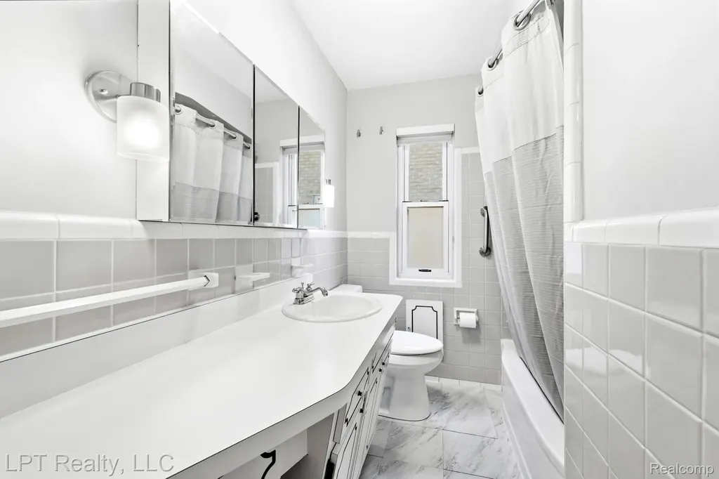 16847 Philomene Boulevard Allen Park City MI 48101