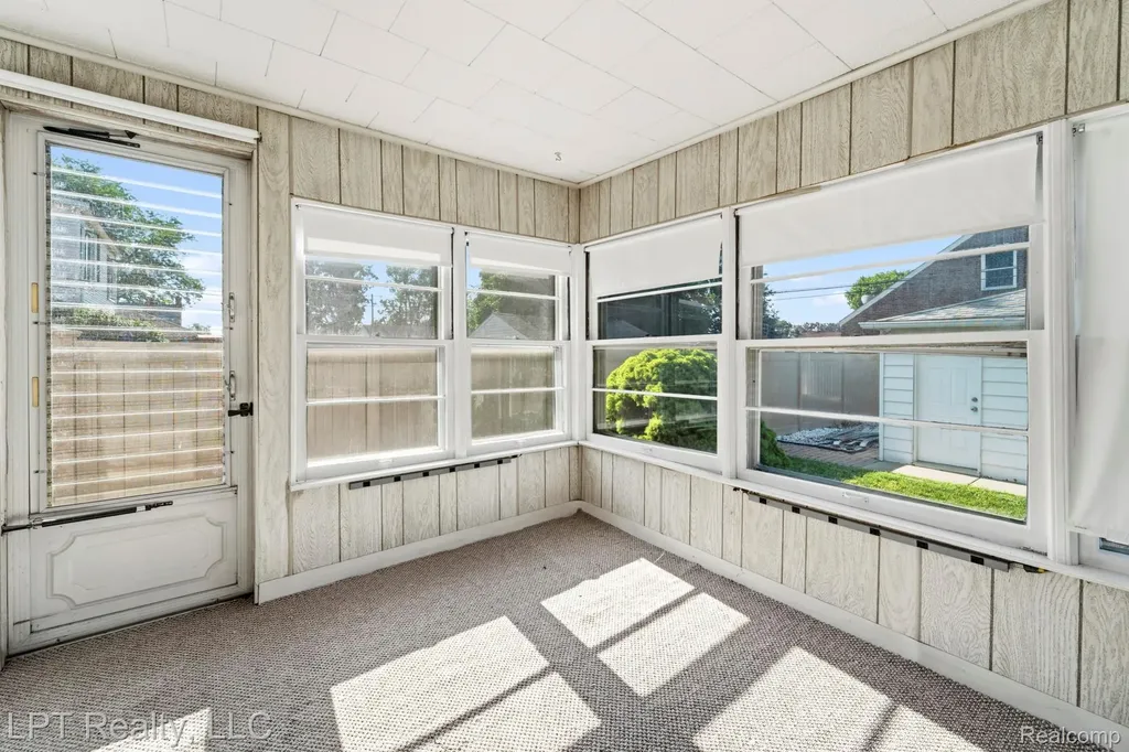 16847 Philomene Boulevard Allen Park City MI 48101