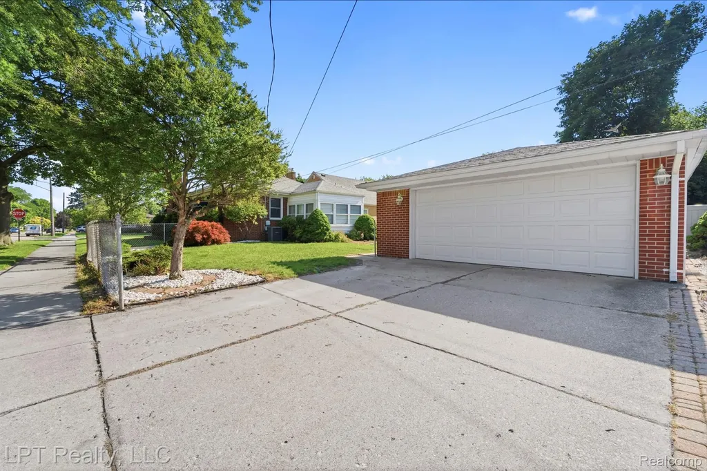 16847 Philomene Boulevard Allen Park City MI 48101