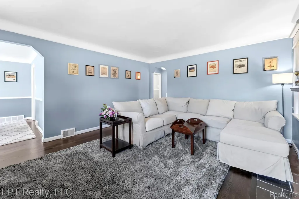 16847 Philomene Boulevard Allen Park City MI 48101