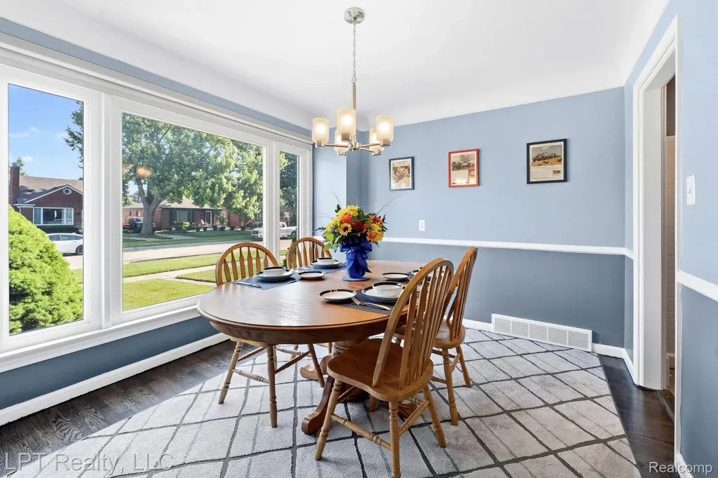16847 Philomene Boulevard Allen Park City MI 48101