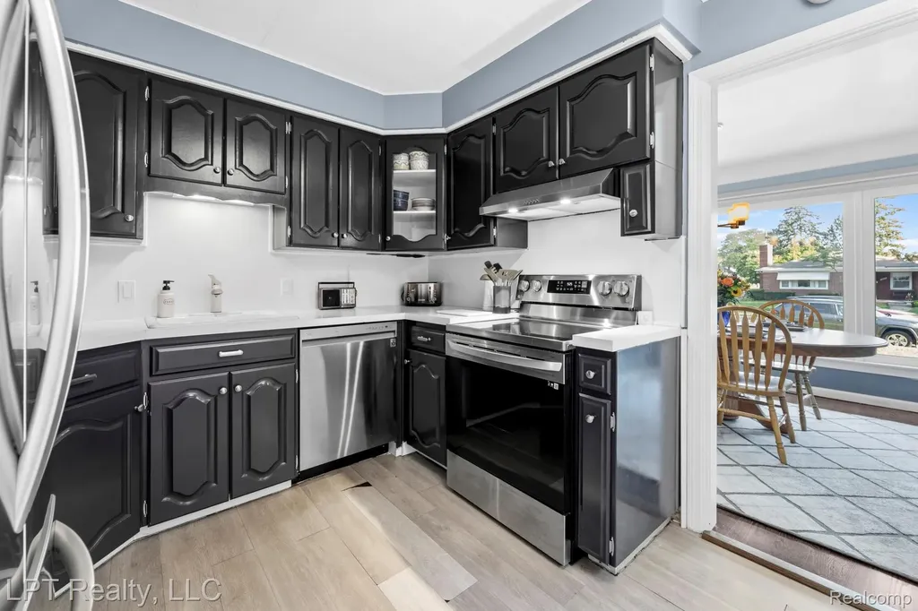 16847 Philomene Boulevard Allen Park City MI 48101