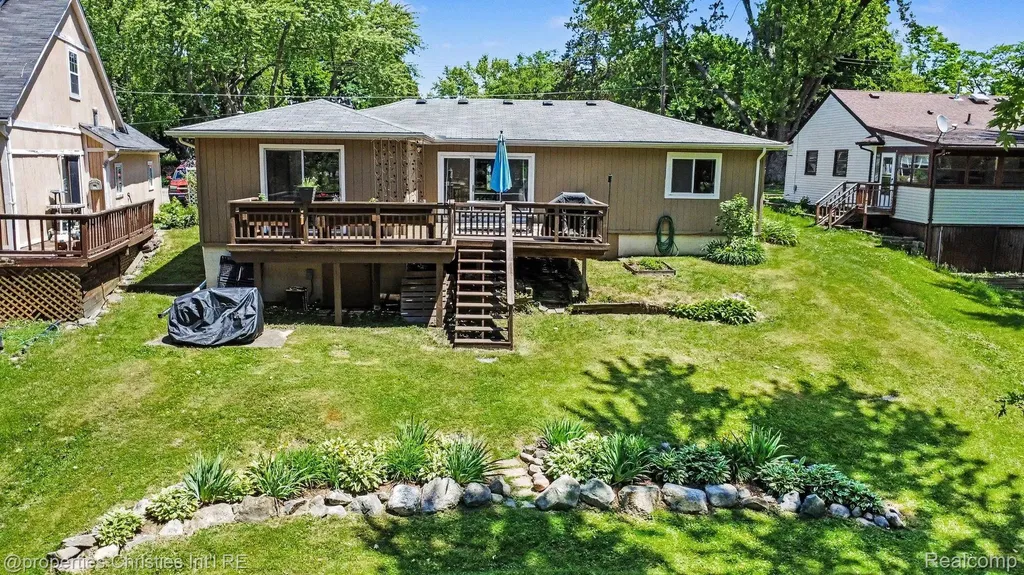 9567 Susin Lane Springfield Charter Township MI 48348