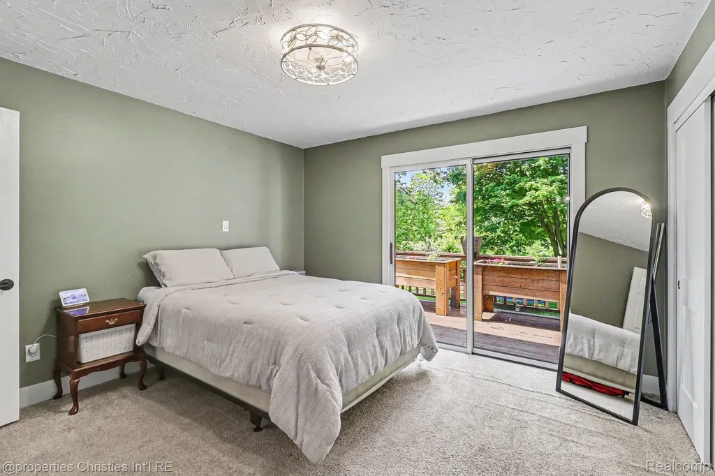9567 Susin Lane Springfield Charter Township MI 48348