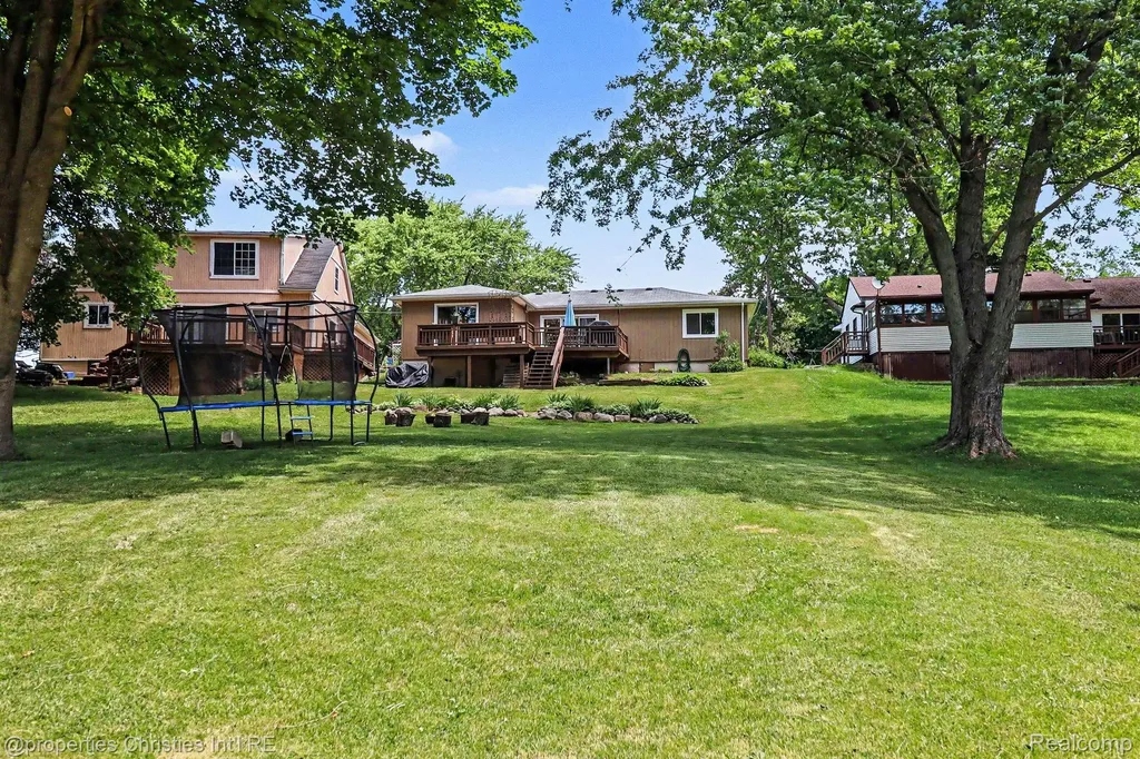 9567 Susin Lane Springfield Charter Township MI 48348