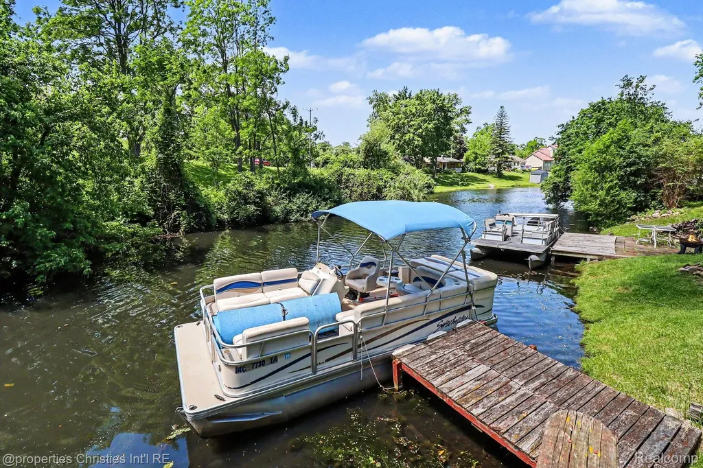 9567 Susin Lane Springfield Charter Township MI 48348