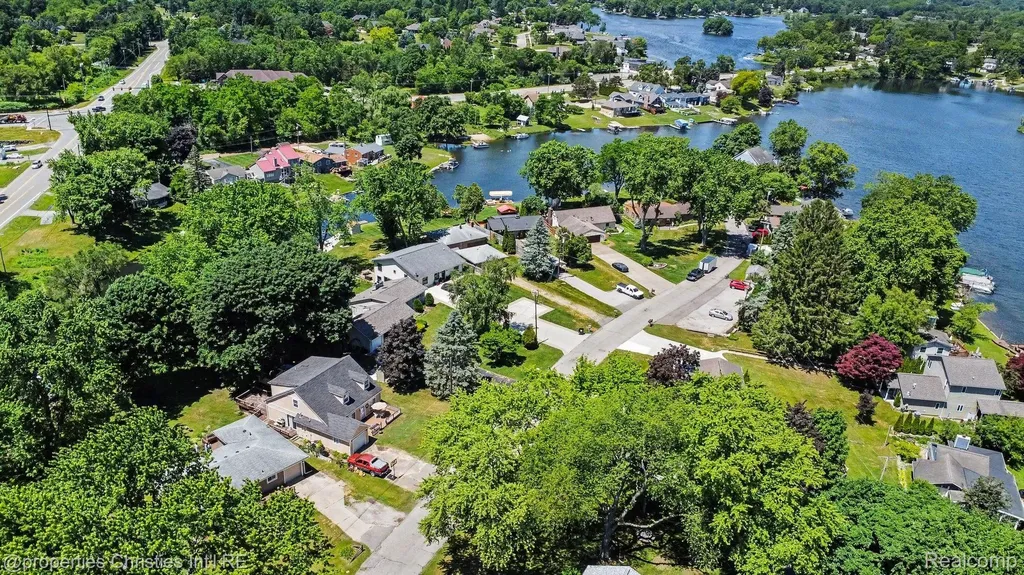 9567 Susin Lane Springfield Charter Township MI 48348