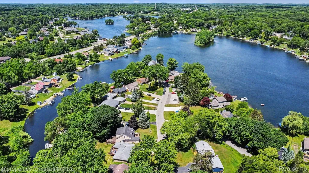 9567 Susin Lane Springfield Charter Township MI 48348
