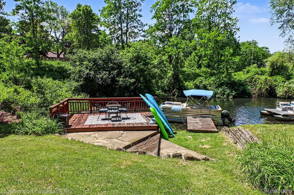 9567 Susin Lane Springfield Charter Township MI 48348