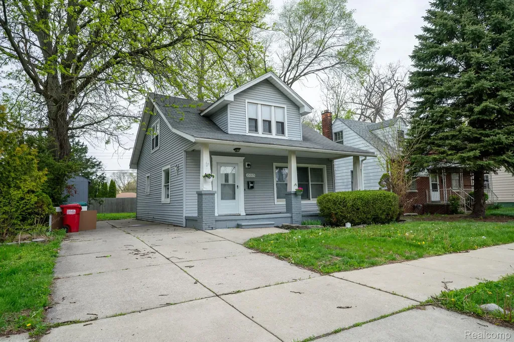 15315 Semrau Avenue Eastpointe City MI 48021