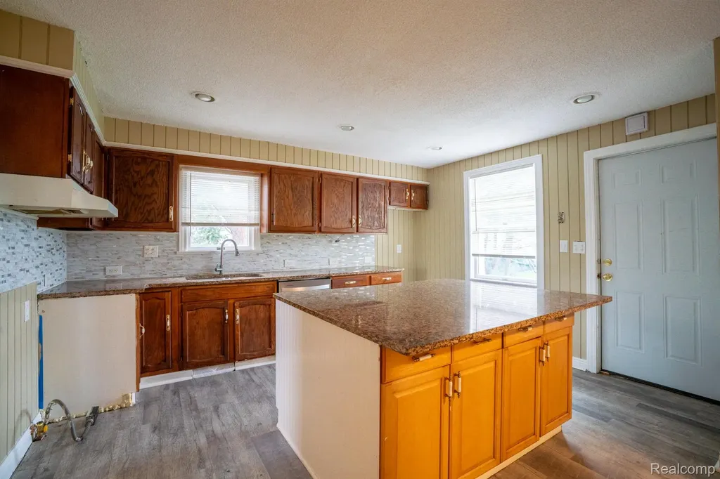 15315 Semrau Avenue Eastpointe City MI 48021