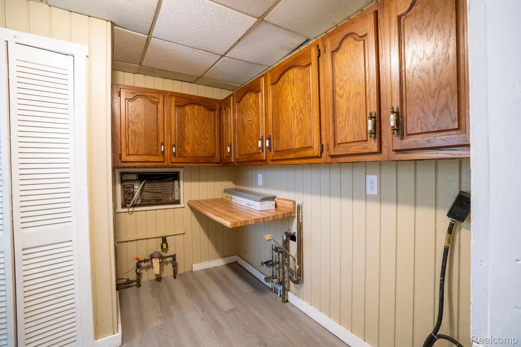 15315 Semrau Avenue Eastpointe City MI 48021