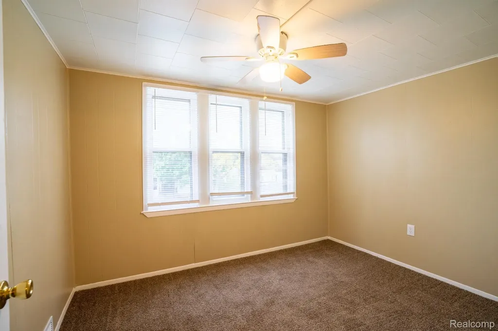 15315 Semrau Avenue Eastpointe City MI 48021