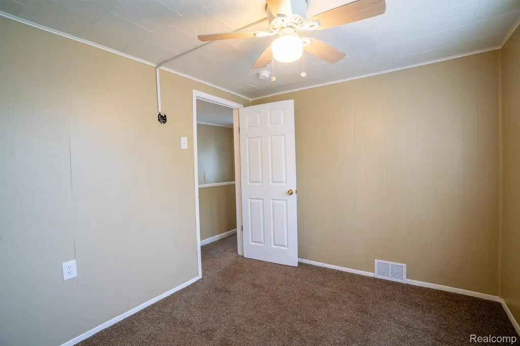 15315 Semrau Avenue Eastpointe City MI 48021