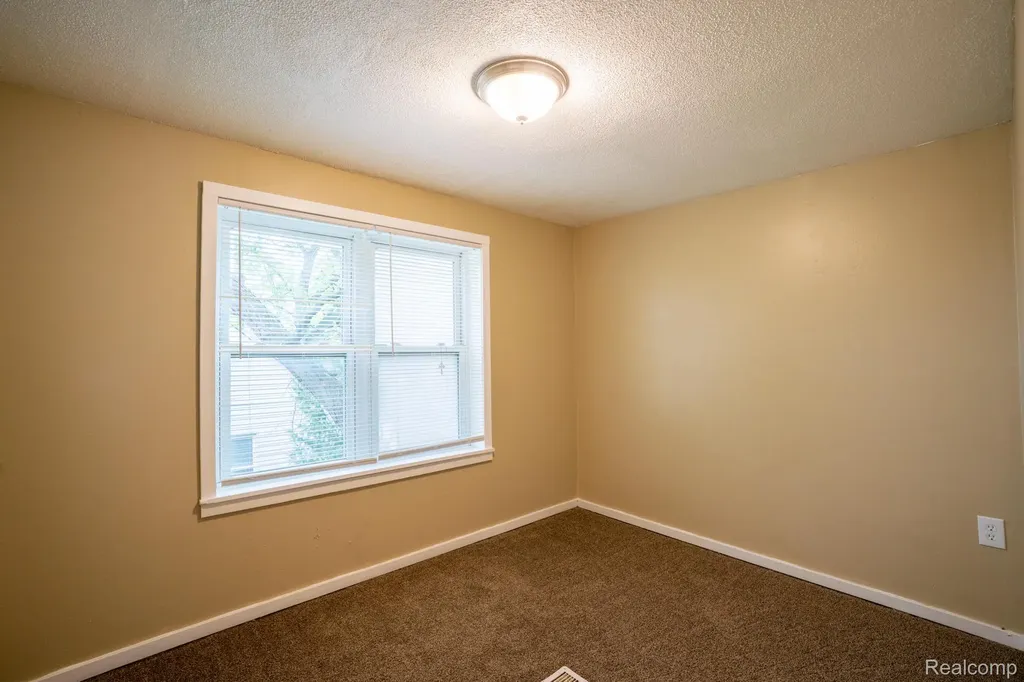 15315 Semrau Avenue Eastpointe City MI 48021