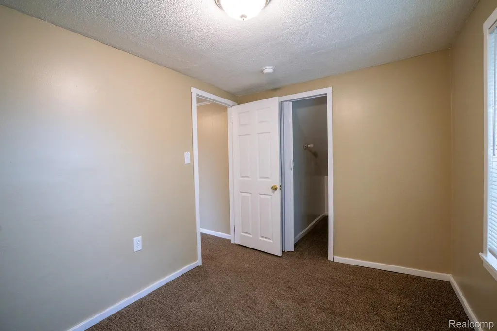 15315 Semrau Avenue Eastpointe City MI 48021