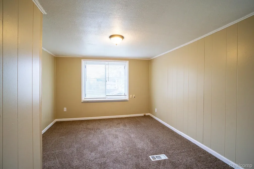 15315 Semrau Avenue Eastpointe City MI 48021