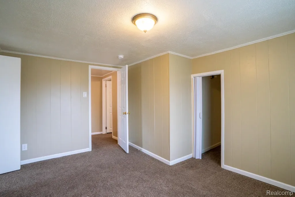 15315 Semrau Avenue Eastpointe City MI 48021